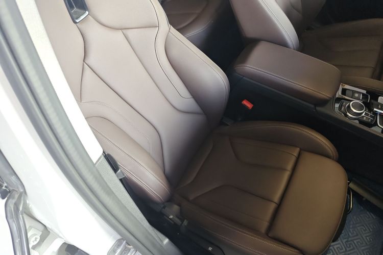 宝马1系 2021款 改款 125i M运动曜夜版局部细节41