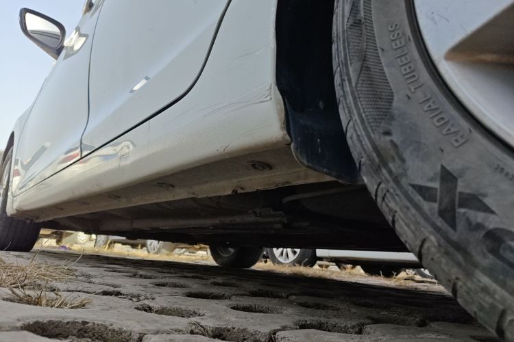 现代 朗动 2013款 1.6L 自动领先型局部细节9002