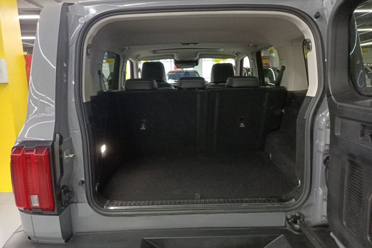 坦克300 2021款 越野版 2.0T 征服者机舱底盘23