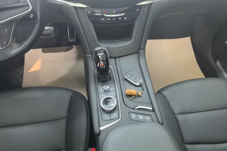 凯迪拉克XT5 2022款 2.0T 四驱豪华型（蜂鸟版）中控内饰18
