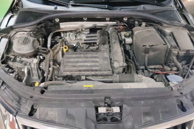 斯柯达 明锐 2019款 TSI280 DSG豪华版机舱底盘24