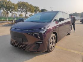 小鹏X9 2025款 650长续航 Max