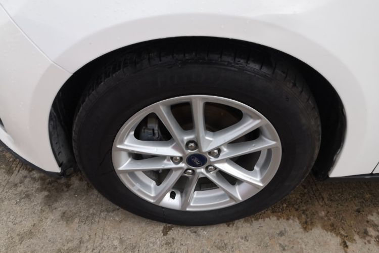 福特 福克斯 2018款 三厢经典 EcoBoost 180 自动精英型车身外观6007