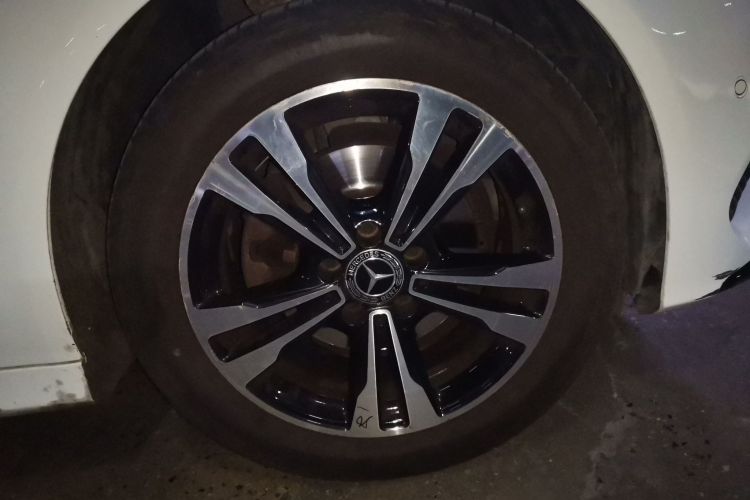 奔驰C级 2017款 改款 C 200 运动版车身外观10