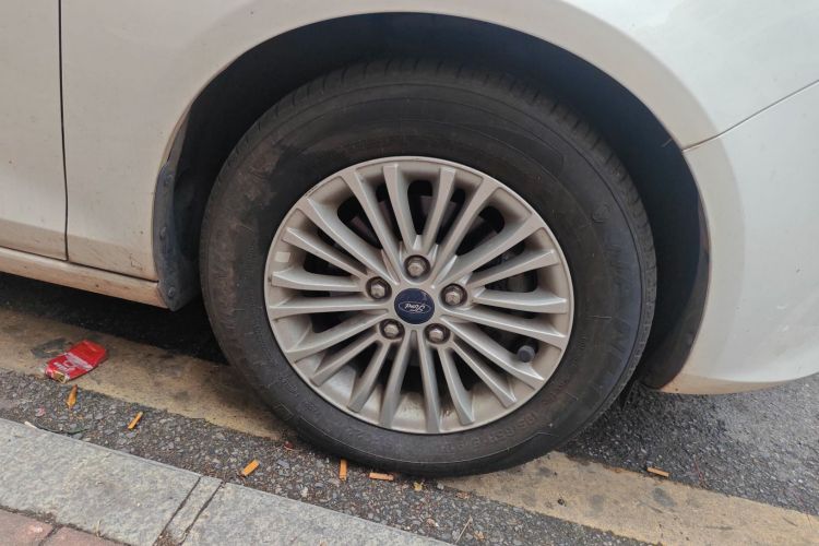 福特 福睿斯 2017款 1.5L 自动舒适型车身外观10