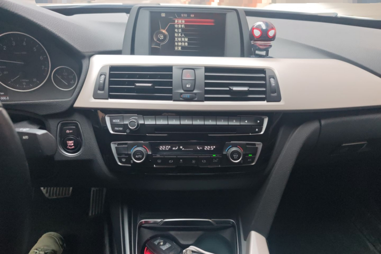 宝马3系GT 2017款 320i 时尚型中控内饰16