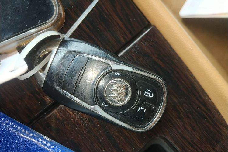 别克 君越 2018款 20T 豪华型中控内饰11