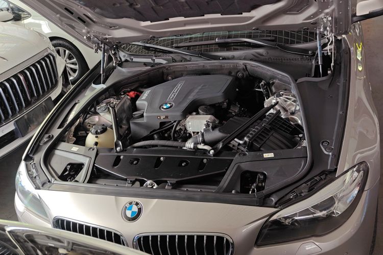 宝马5系 2017款 525Li 领先型机舱底盘24