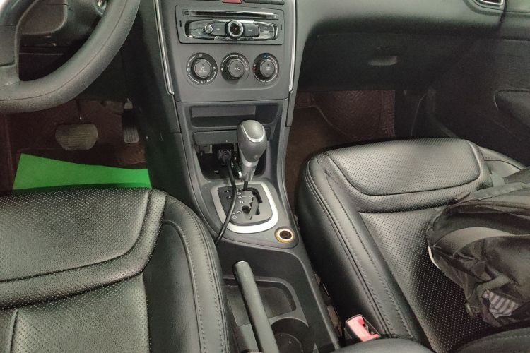 标致308 2014款 乐享版 经典 1.6L 自动优尚型中控内饰18