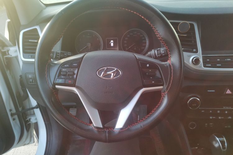 现代 途胜 2018款 1.6T 双离合两驱15周年特别版局部细节13