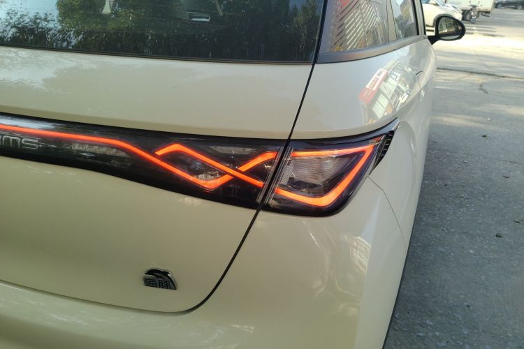 比亚迪 海豚 2023款 420km 时尚版车身外观9