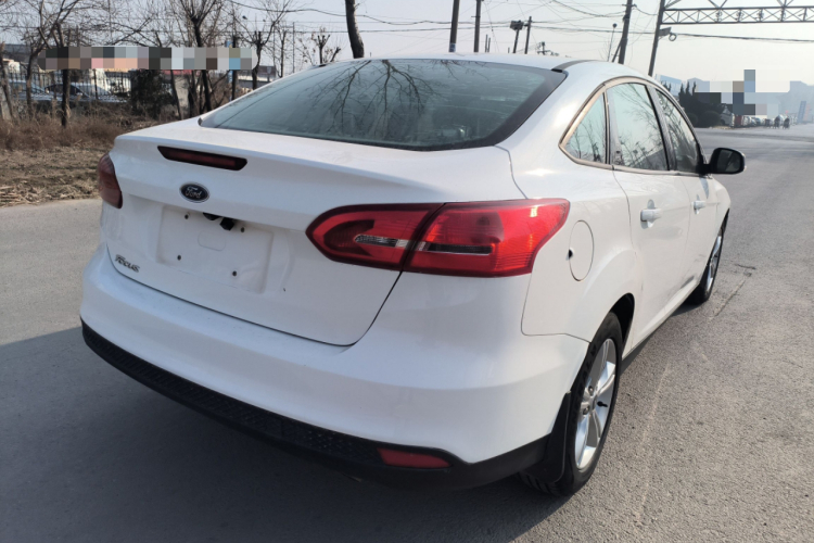 福特 福克斯 2017款 三厢 1.6L 自动舒适型智行版车身外观7