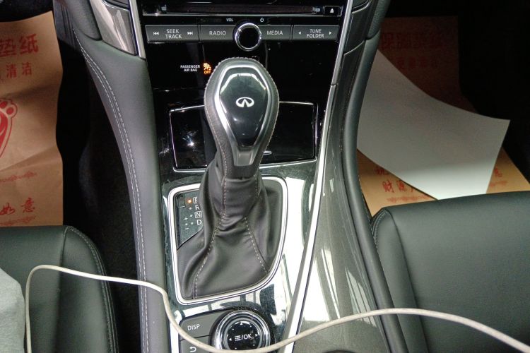 英菲尼迪Q50L 2018款 2.0T 舒适版 国VI局部细节18