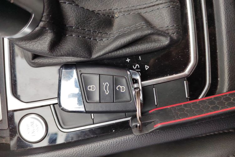 大众 迈腾 2019款 330TSI DSG 豪华型 国V中控内饰11