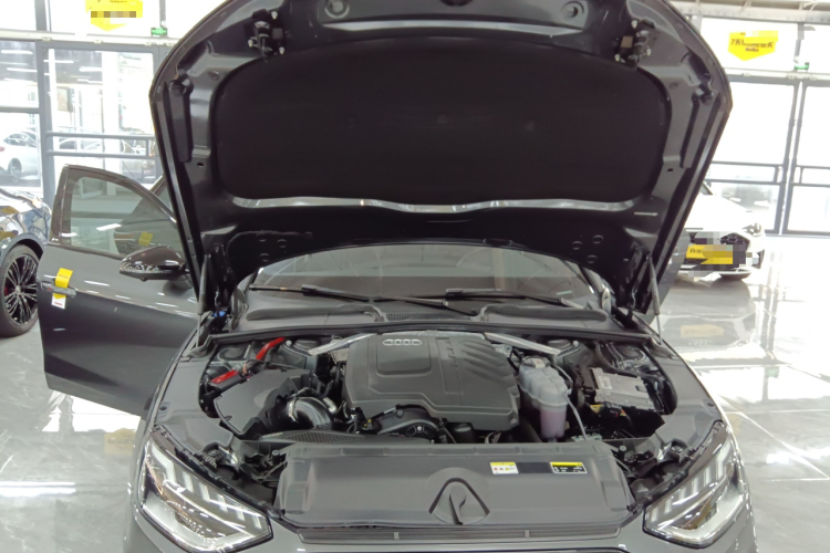 奥迪A4L 2023款 40 TFSI 豪华动感型机舱底盘24
