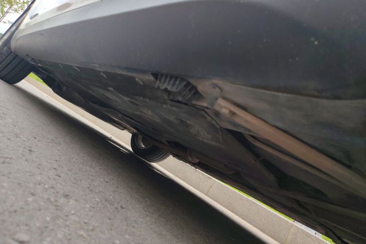 宝马X1 2015款 sDrive18i 时尚晋级版机舱底盘30