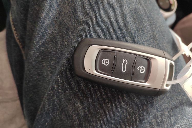 吉利银河 2024款 熊猫mini 200km 耐力熊中控内饰7001