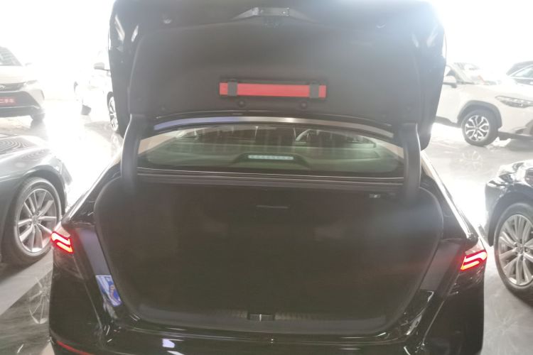 本田 雅阁 2023款 260TURBO 智享版机舱底盘23