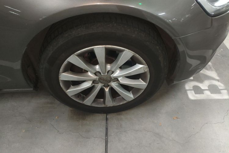 奥迪A6L 2015款 TFSI 百万纪念智领型车身外观10