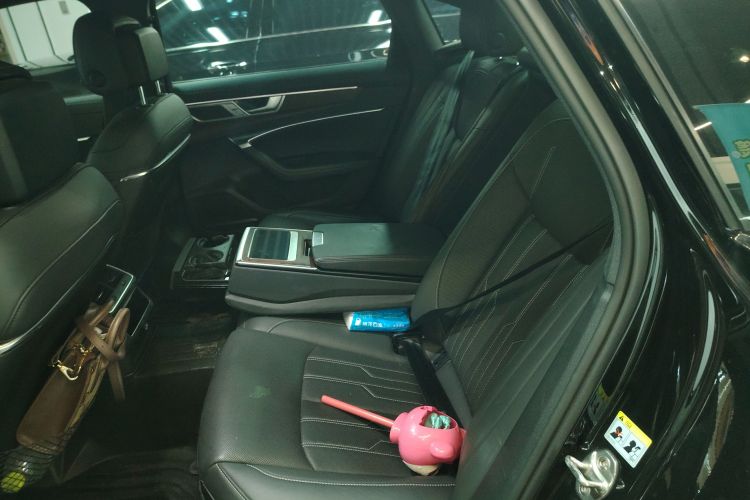 奥迪A6L 2023款 55 TFSI quattro 尊享动感型中控内饰21