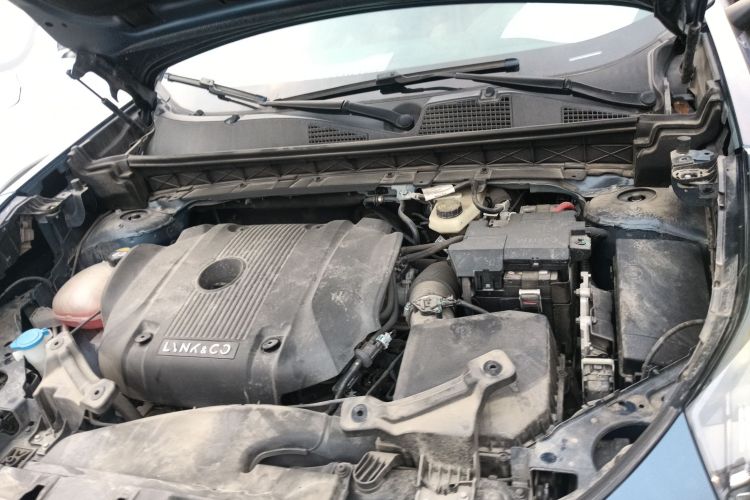 领克01 2021款 2.0TD 两驱耀Pro机舱底盘24