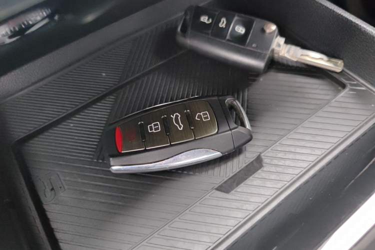 哈弗H6 2021款 第三代 1.5T 自动两驱Supreme中控内饰11