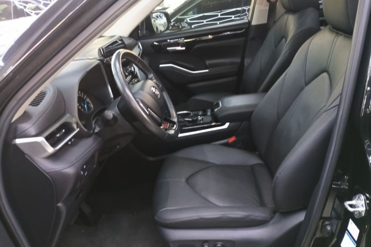 丰田 汉兰达 2022款 双擎 2.5L 四驱尊贵版 7座局部细节19