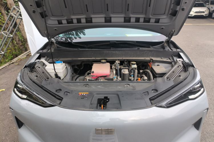 吉利银河 银河E5 2024款 530km 探索+版机舱底盘24