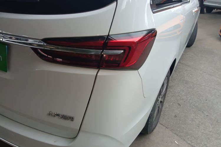 别克GL8 2023款 改款 陆上公务舱 豪华型车身外观9