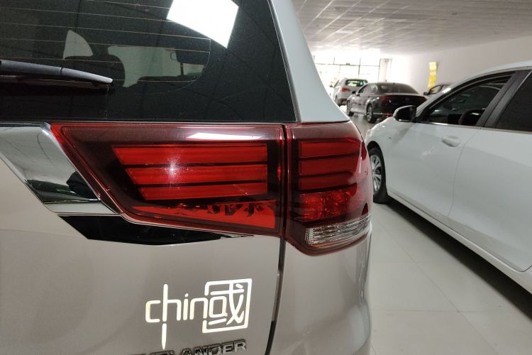 三菱 欧蓝德 2020款 2.0L 两驱畅行版 5座车身外观6006