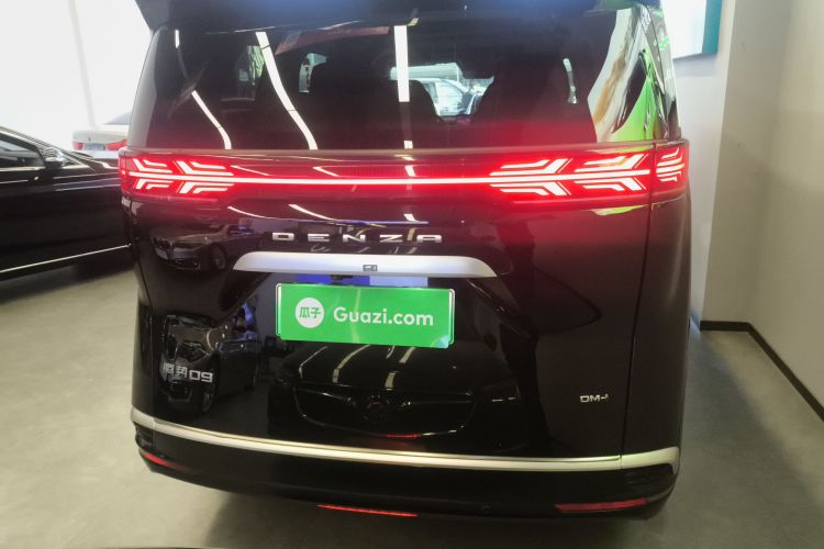 腾势D9 2022款 DM-i 1040 尊贵型车身外观6