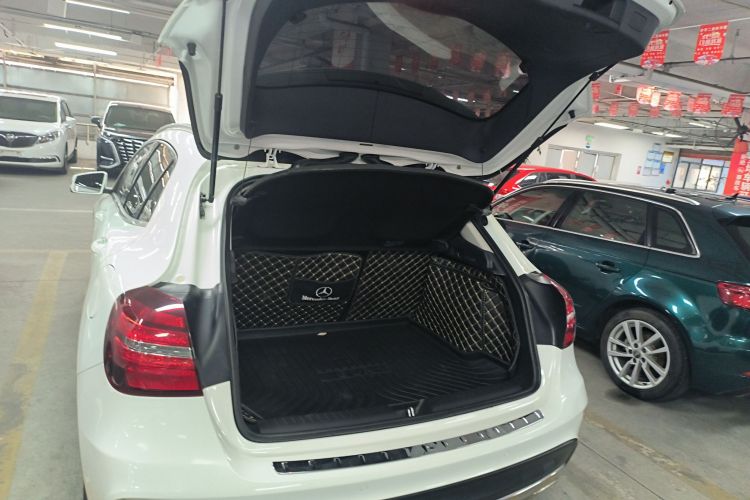 奔驰GLA 2019款 GLA 200 时尚型机舱底盘23