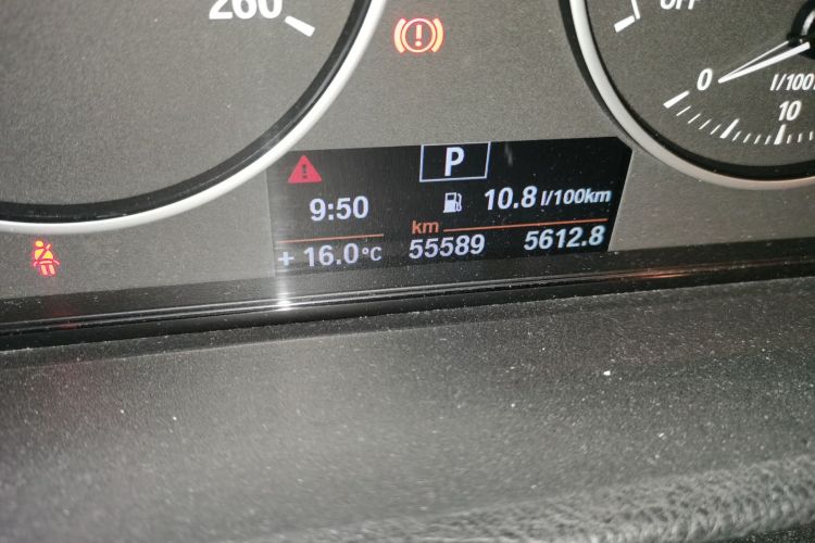 宝马3系 2013款 316i 进取型中控内饰15