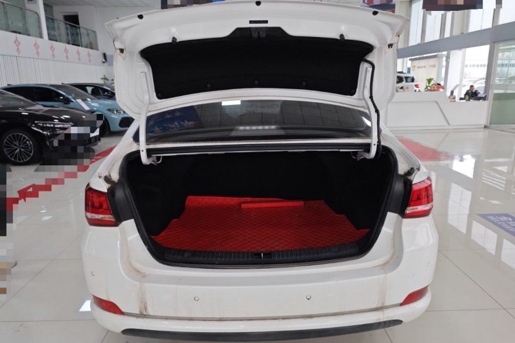 北京汽车 北京U5 2020款 1.5L 手动尊贵版 国VI机舱底盘23