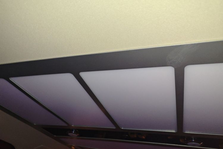 奔驰 威霆 2023款 2.0T 商务版 7座中控内饰22