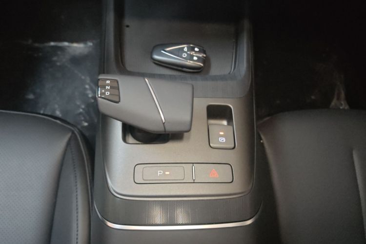 长安 逸动 2025款 蓝鲸 1.5T 500Bar尊贵型中控内饰18