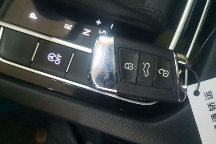 大众 迈腾 2023款 200万辆纪念版 280TSI DSG舒适型中控内饰11