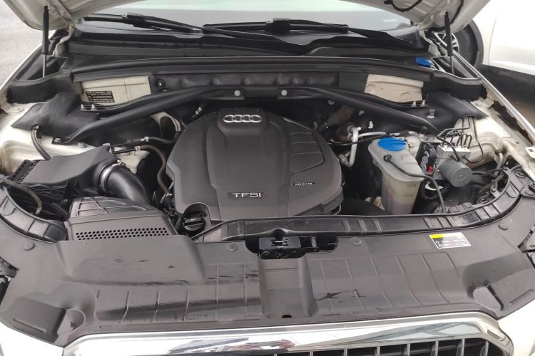 奥迪Q5 2017款 40 TFSI 进取型机舱底盘24