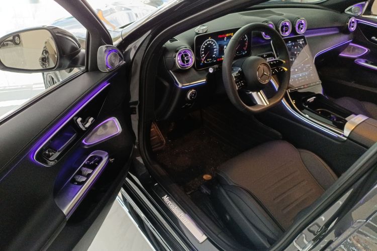 奔驰C级 2023款 改款二 C 260 L 运动版中控内饰7003