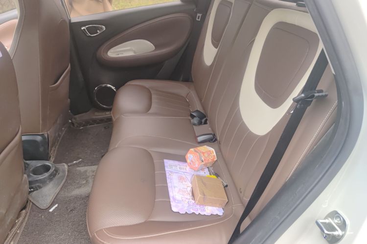 五菱汽车 五菱缤果 2023款 333km 灵犀互联款中控内饰7004