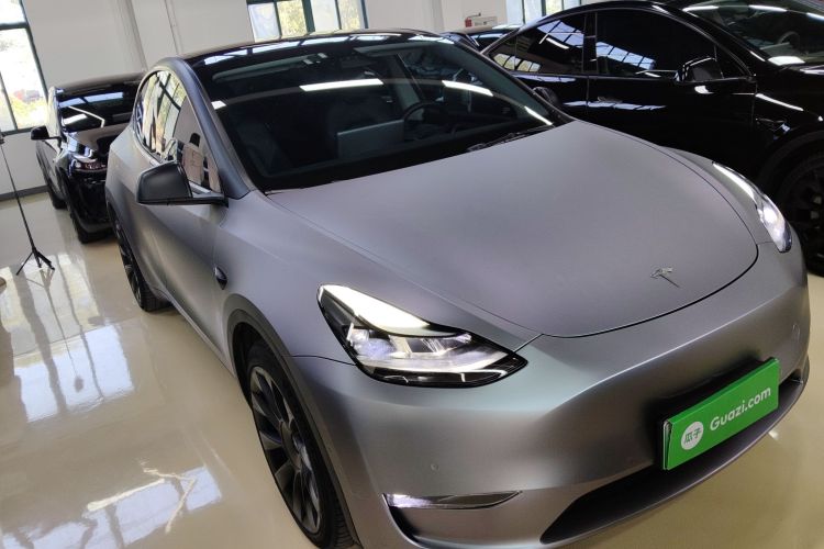 特斯拉 Model Y 2021款 长续航全轮驱动版车身外观3