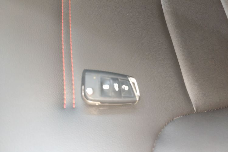 大众 高尔夫 2019款 280TSI DSG舒适型 国VI中控内饰7001