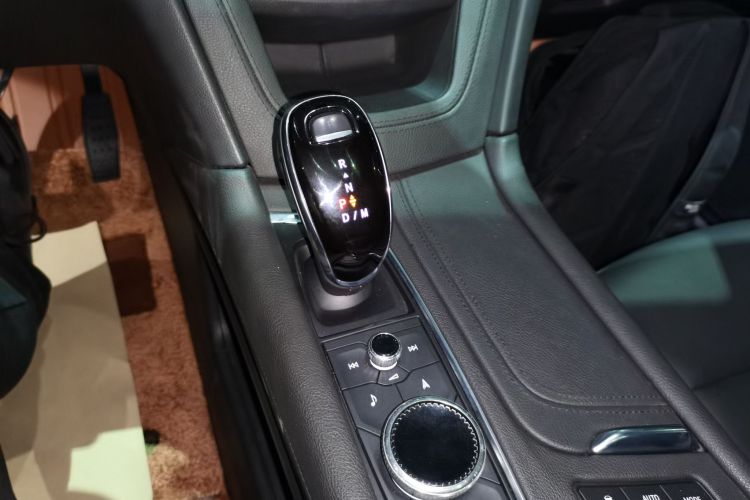 凯迪拉克XT5 2020款 改款 28T 豪华型中控内饰18