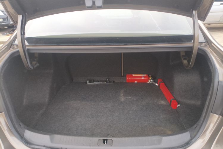 别克 英朗 2017款 15N 自动精英型机舱底盘23