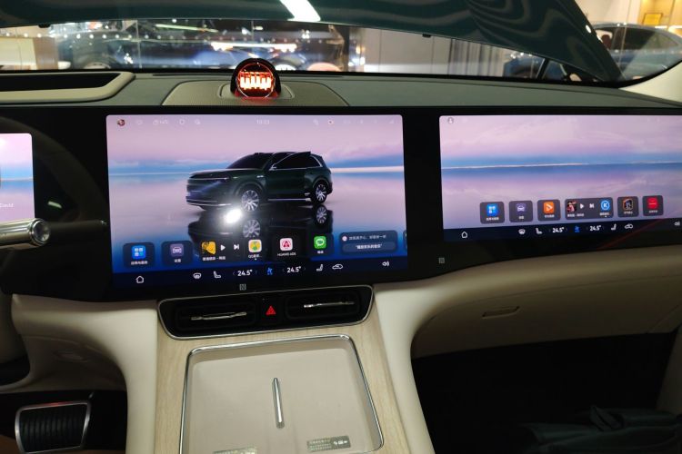 鸿蒙智行 问界M8 2025款 增程 Max+版 53.4kWh 5座版中控内饰16