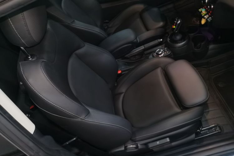 MINI 2023款 改款 1.5T COOPER 艺术家局部细节41