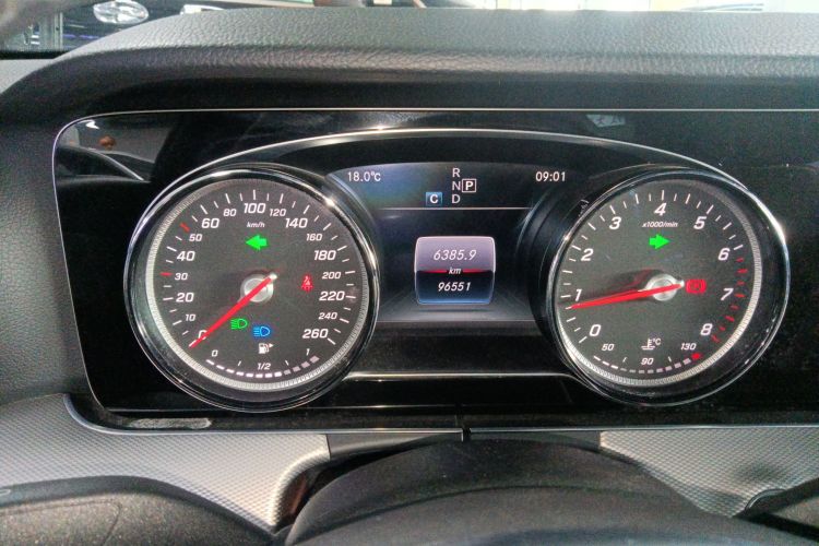 奔驰E级 2017款 E 200 运动型 4MATIC中控内饰14