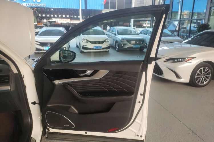 红旗HS5 2022款 改款 2.0T 智联旗享版中控内饰42