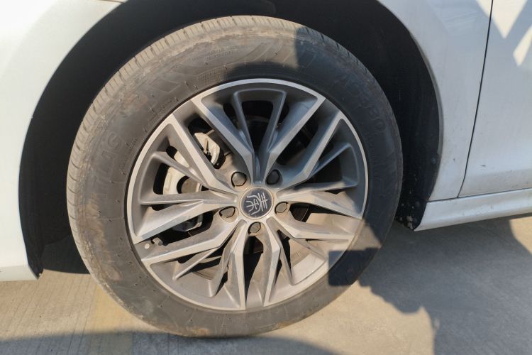 比亚迪 秦PLUS 2024款 荣耀版 DM-i 120KM领先型车身外观6007