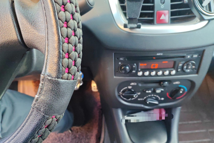 标致207 2013款 CROSS 1.4L 手动驭乐型中控内饰16